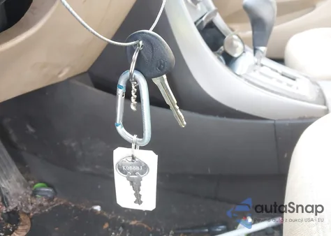 2013 Hyundai Elantra Gls z USA, uszkodzony, nr VIN 5NPDH4AE2DH392354